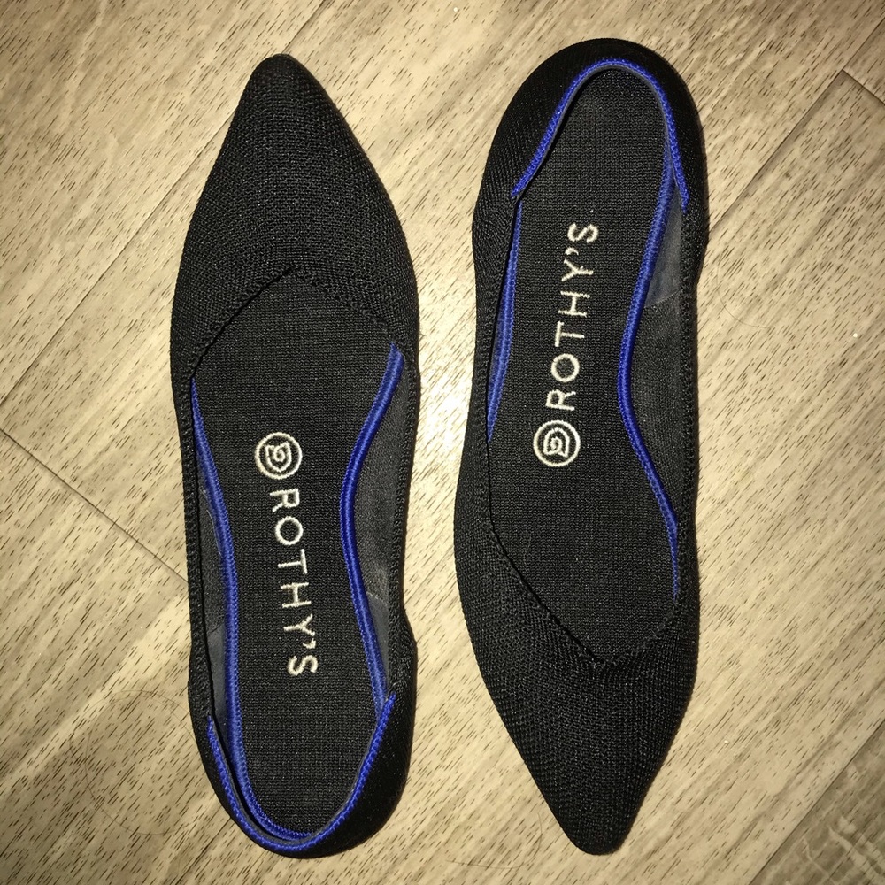 Black pointed toe Rothy’s